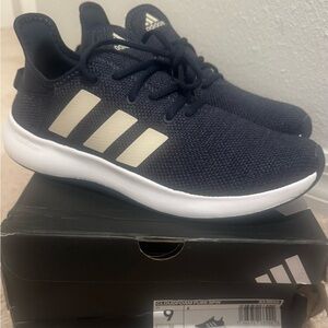 Adidas women Cloudfoam Sneakers - Dark Navy and White new in the box women size9